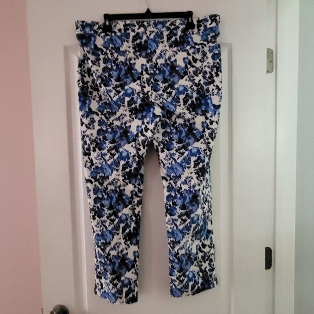 Beautiful blue floral stretch pants XL - Picture 2 of 4